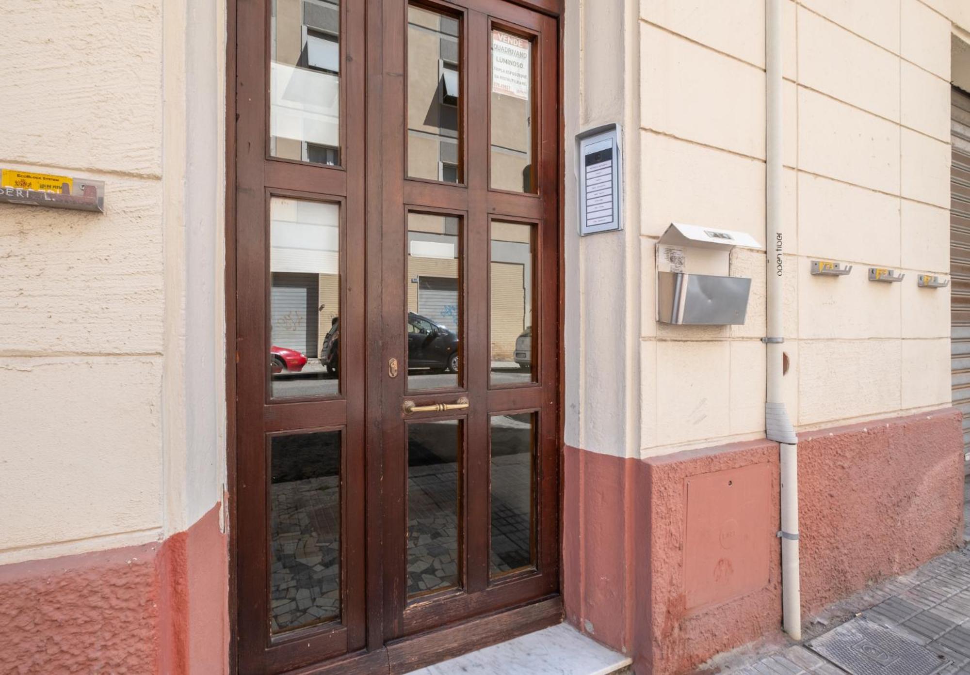 Casa Ofride -Centro-Poetto 10 Min-Wi-Fi-Netflix Apartment Cagliari Exterior photo
